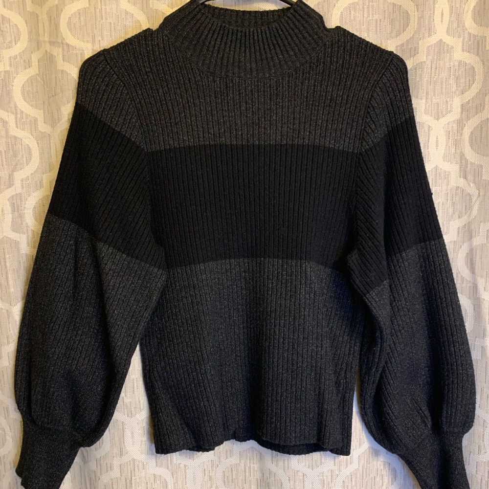 Gray and black sweater with balloon sleeves